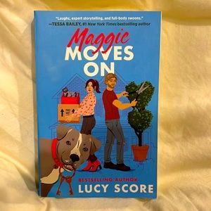 Lucy Score - Maggie moves on book